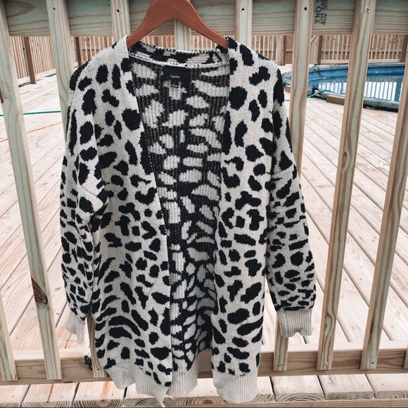 SOLD Vici 🍁 Leopard Knit Cardigan - Picture 3 of 6